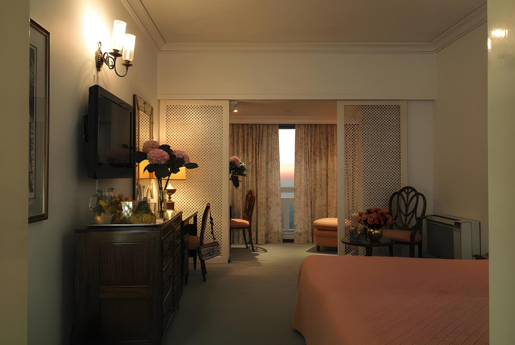 Hotel Al Bustan Beit Mery Exteriör bild