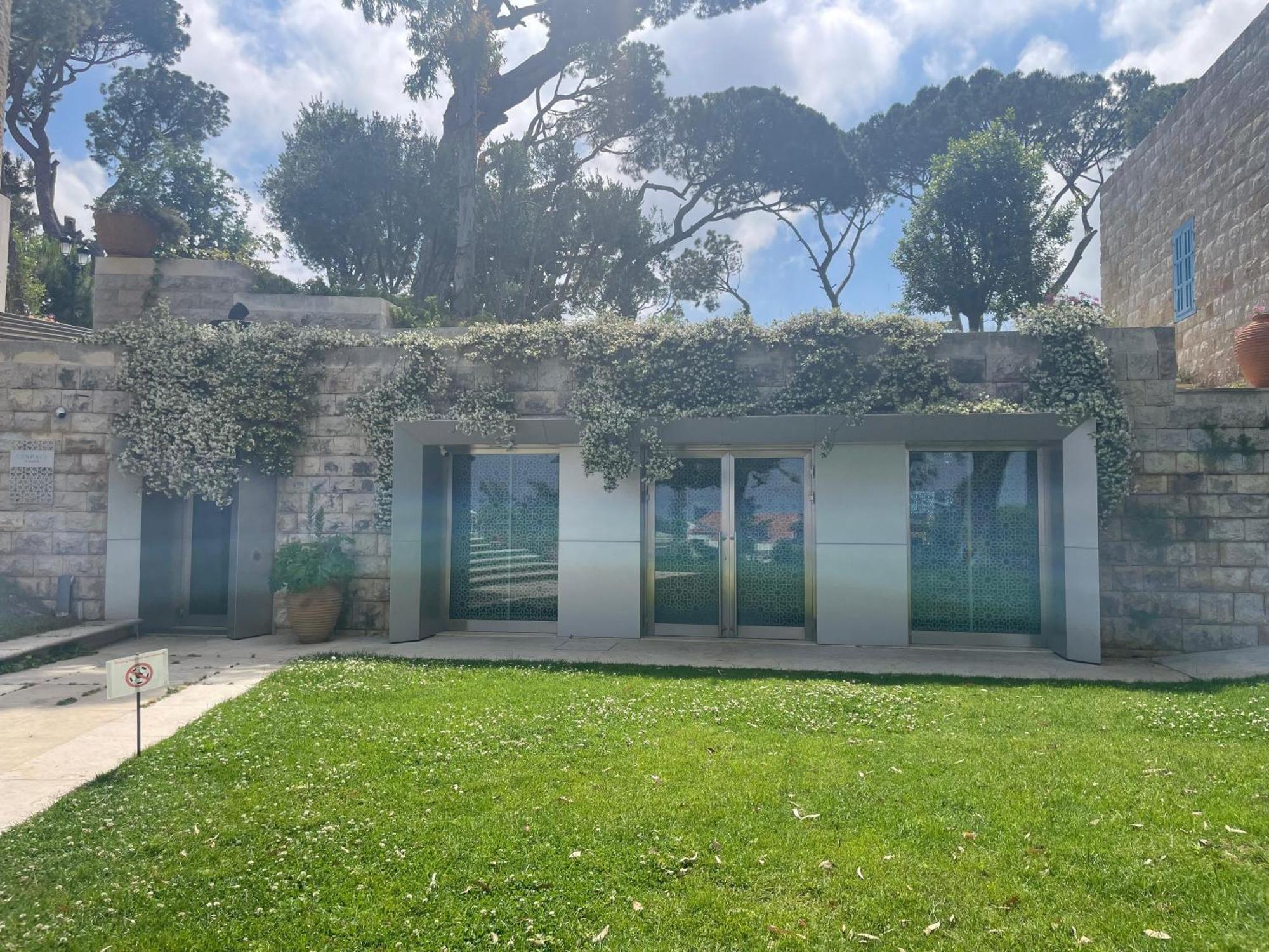 Hotel Al Bustan Beit Mery Exteriör bild
