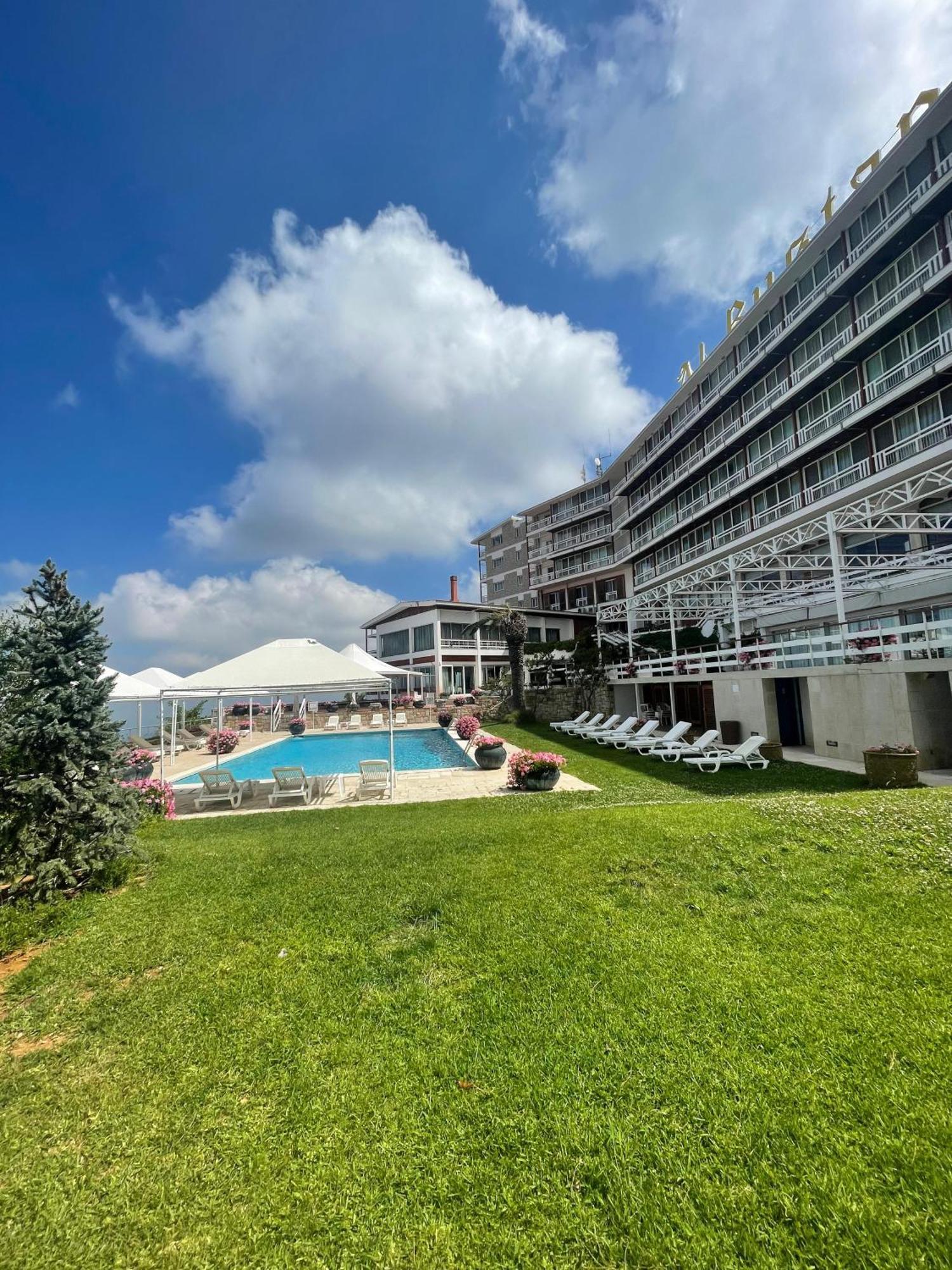 Hotel Al Bustan Beit Mery Exteriör bild