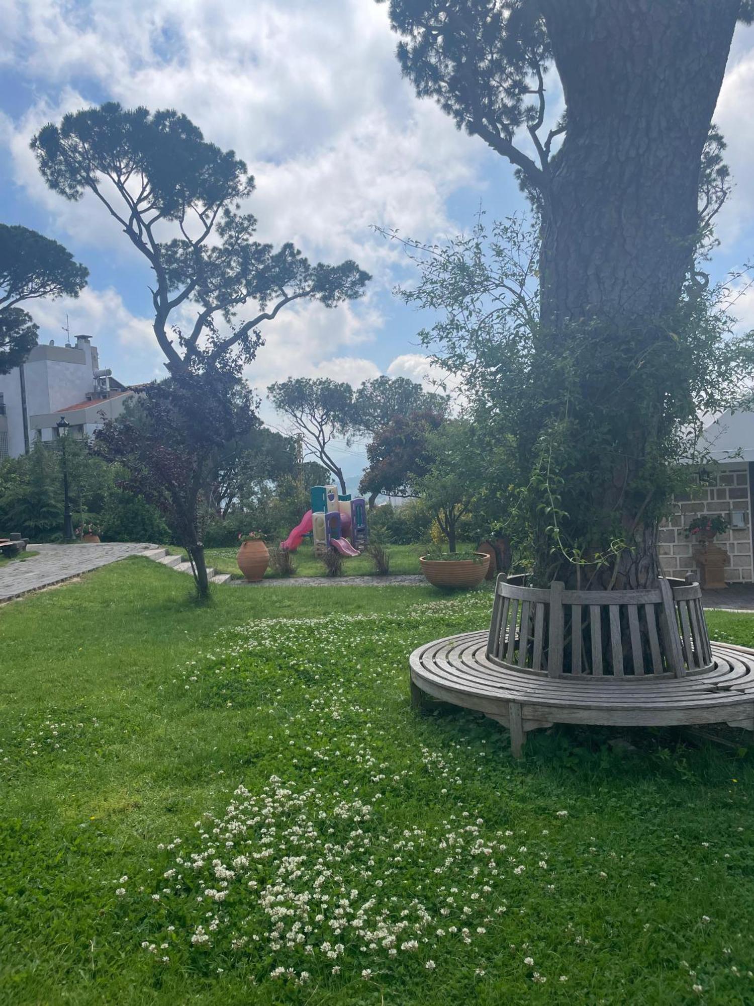 Hotel Al Bustan Beit Mery Exteriör bild