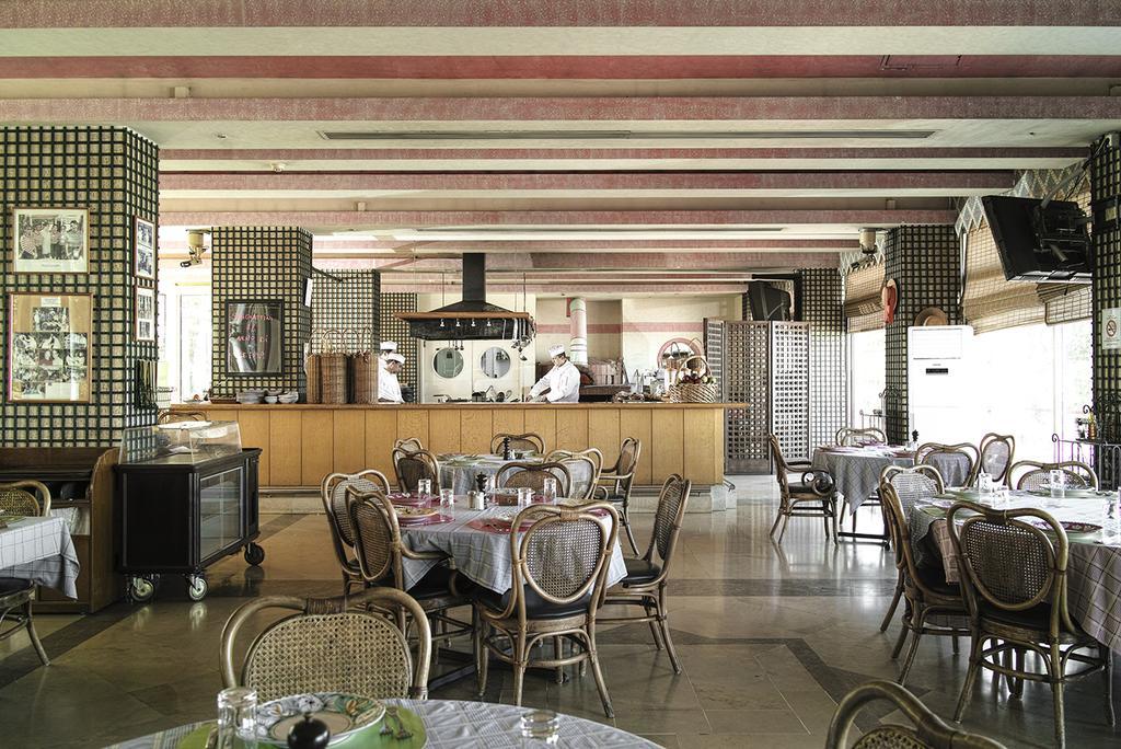 Hotel Al Bustan Beit Mery Exteriör bild