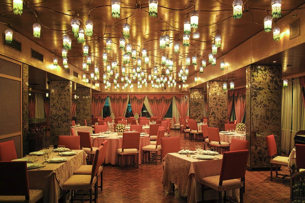 Hotel Al Bustan Beit Mery Exteriör bild