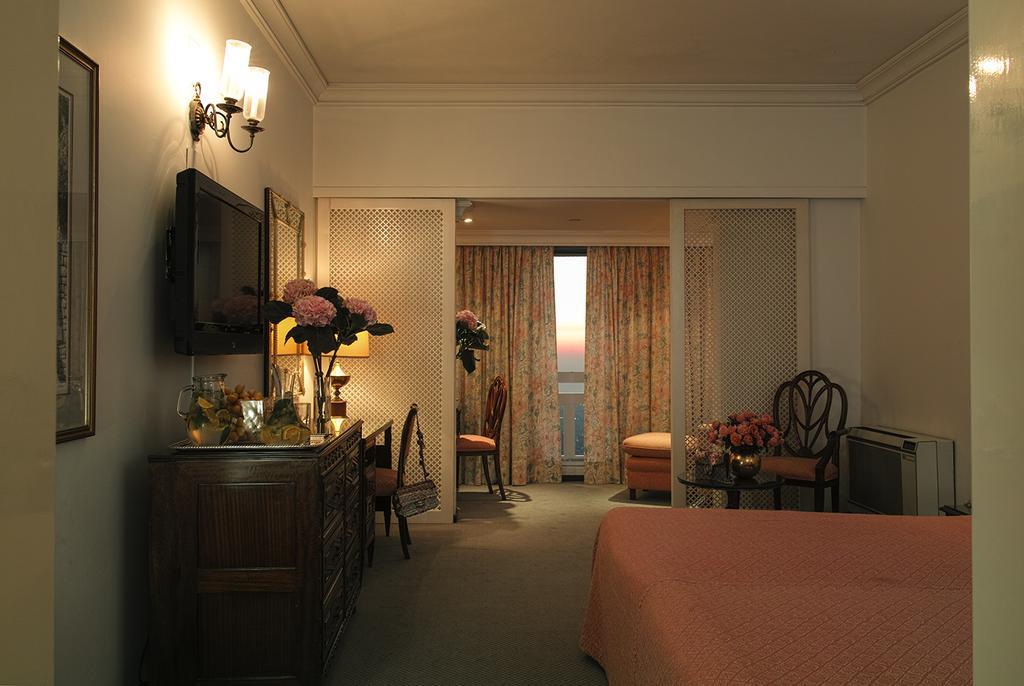 Hotel Al Bustan Beit Mery Exteriör bild