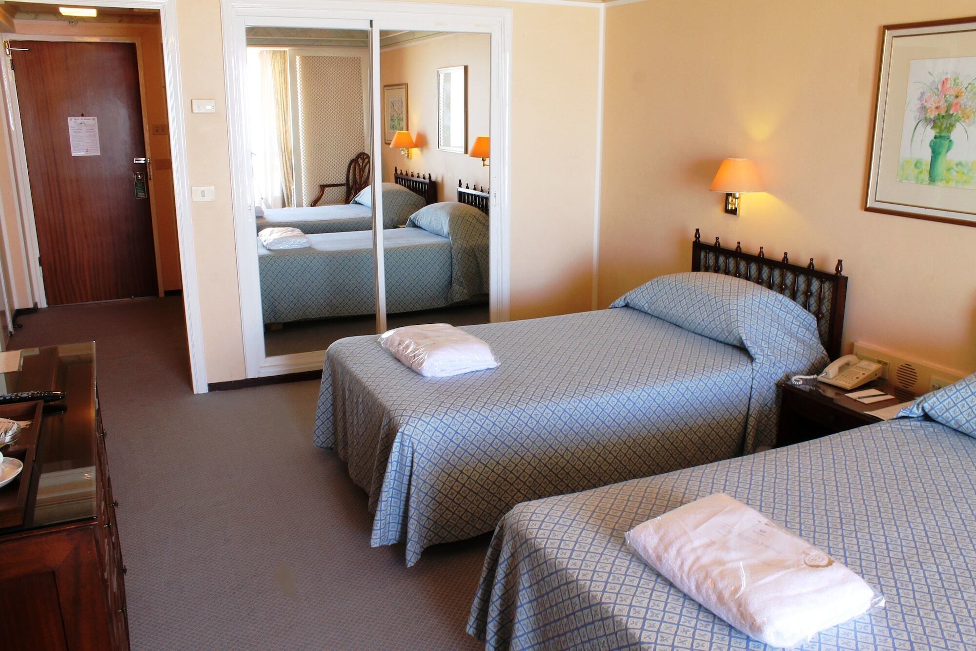 Hotel Al Bustan Beit Mery Exteriör bild