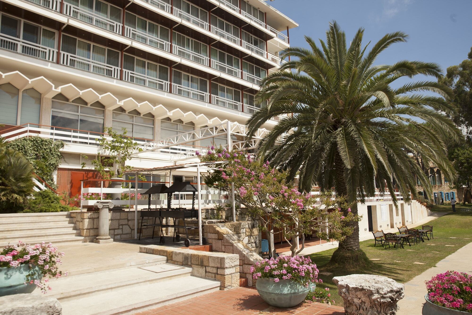 Hotel Al Bustan Beit Mery Exteriör bild