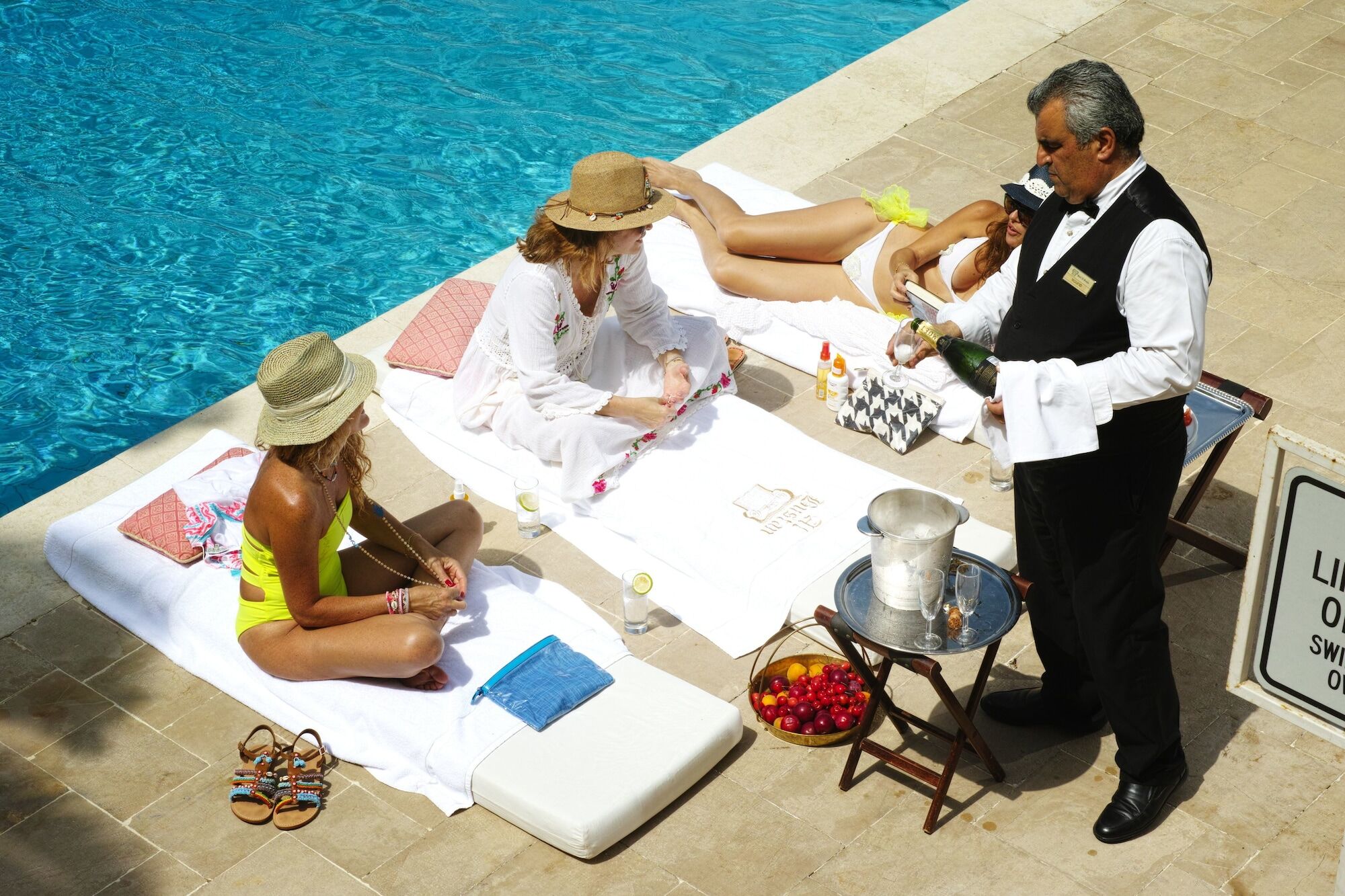 Hotel Al Bustan Beit Mery Exteriör bild