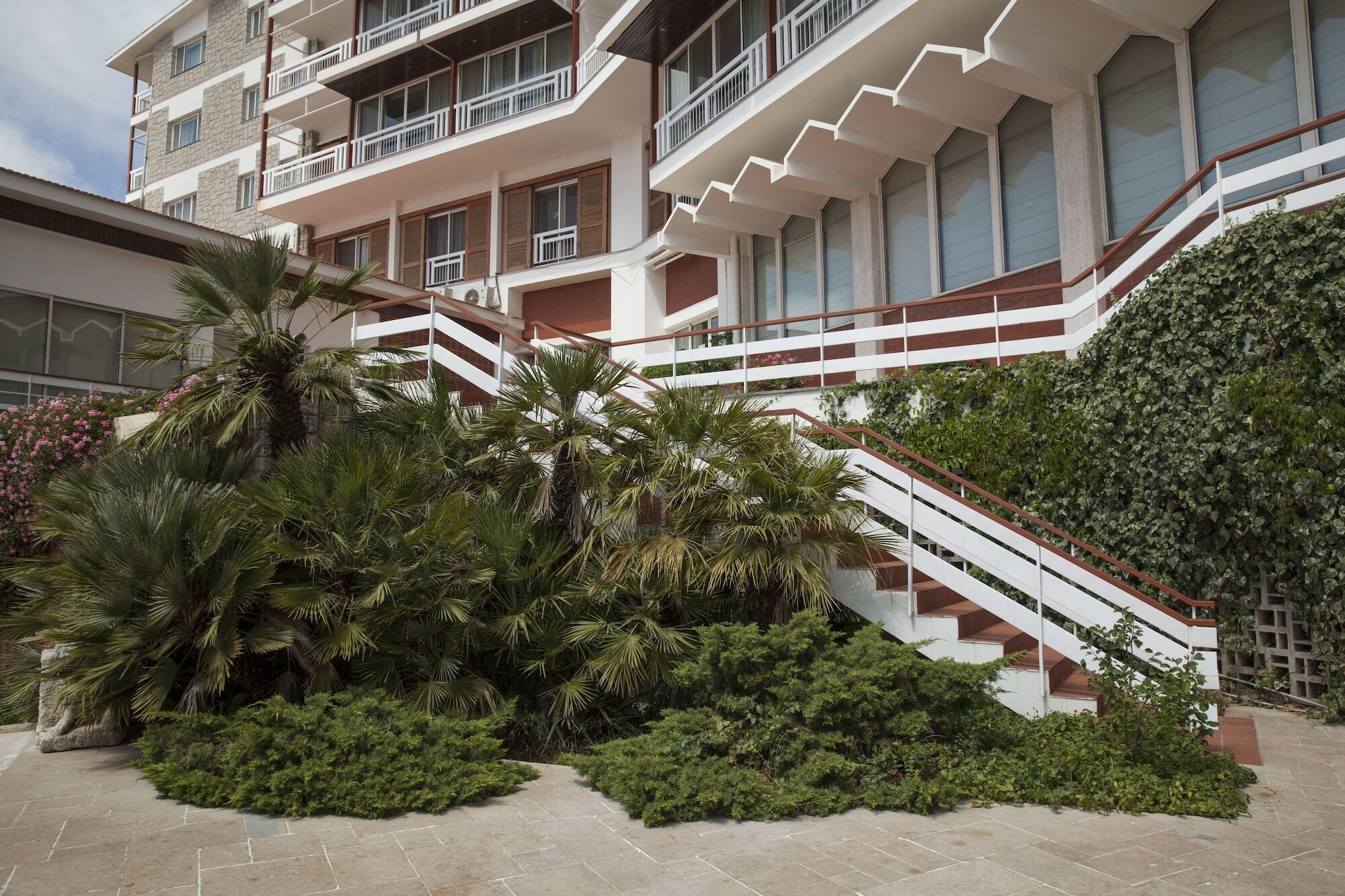 Hotel Al Bustan Beit Mery Exteriör bild